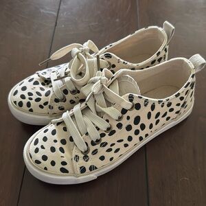 Like New! Dalmatian print sneakers